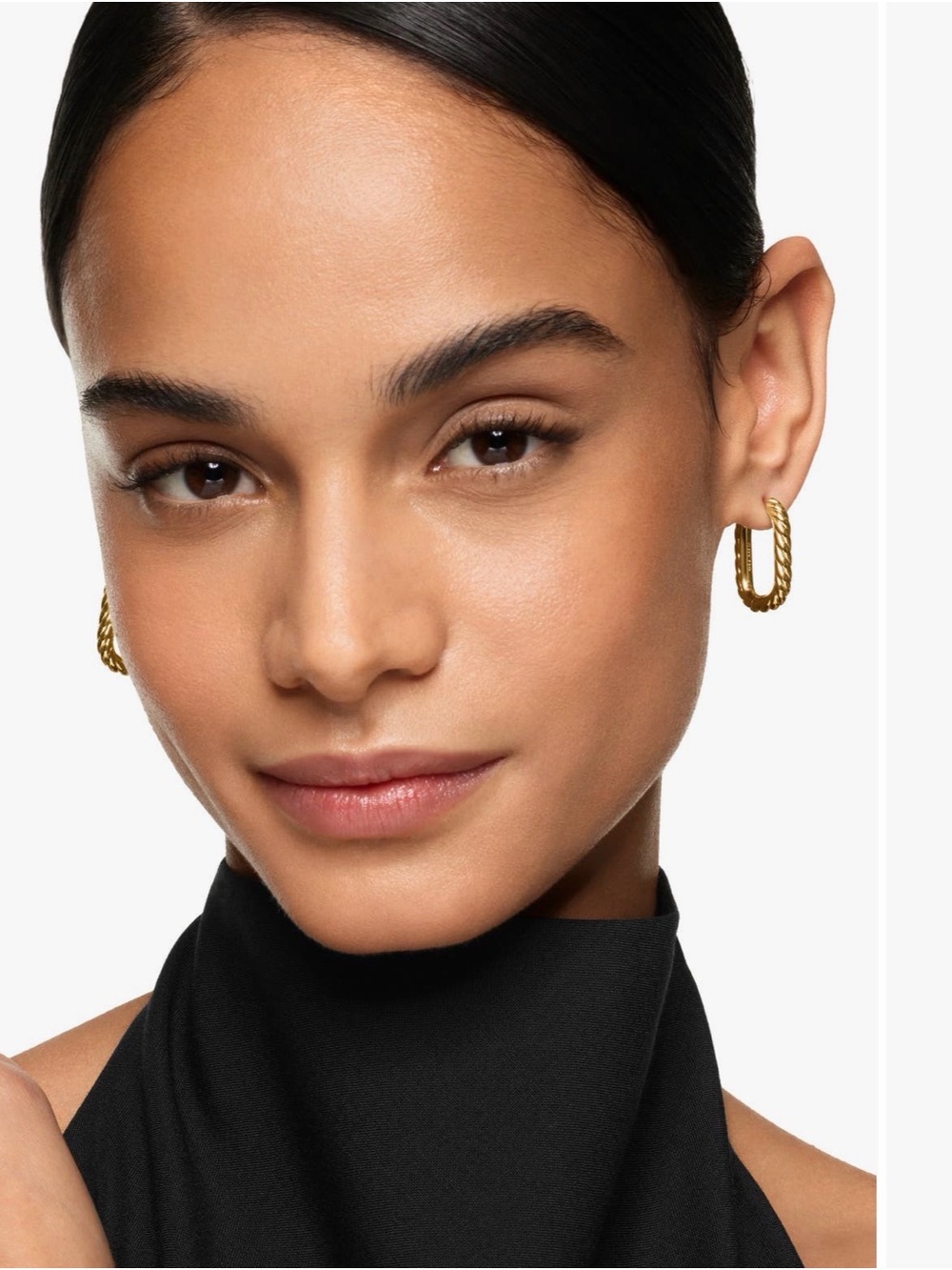 DY MADISON® CABLE HOOP EARRINGS
18K Yellow Gold, 24.3mm - Picture 3 of 7